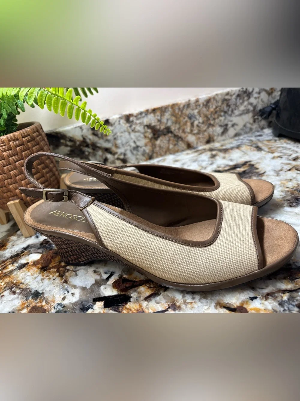 AEROSOLES lightweight canvas